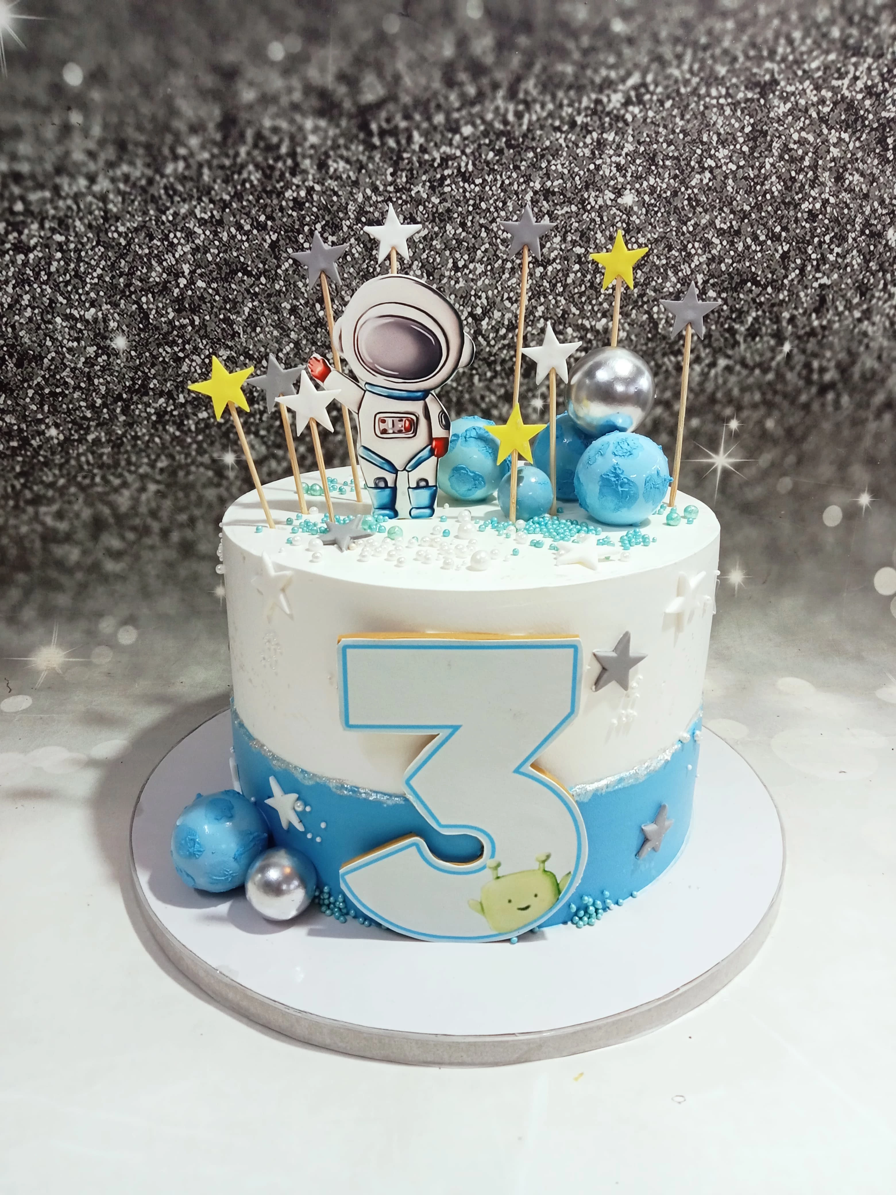Astronaut Amazing Cake
